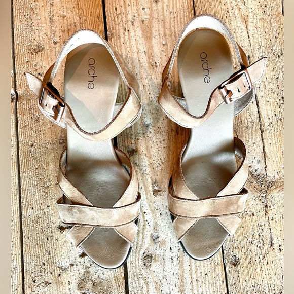 Arche Egowa Tan Suede Wedge Sandals Women’s Size 41 / 9.5 Buckle Strap - Picture 3 of 9